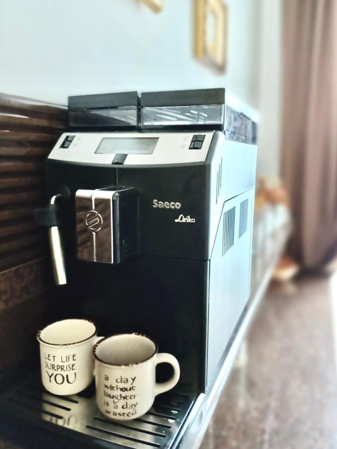 Lux Apartments In The City Center With A Coffee Machine, View Of A Theater, Near Zlata Plaza Ρίβνε Εξωτερικό φωτογραφία
