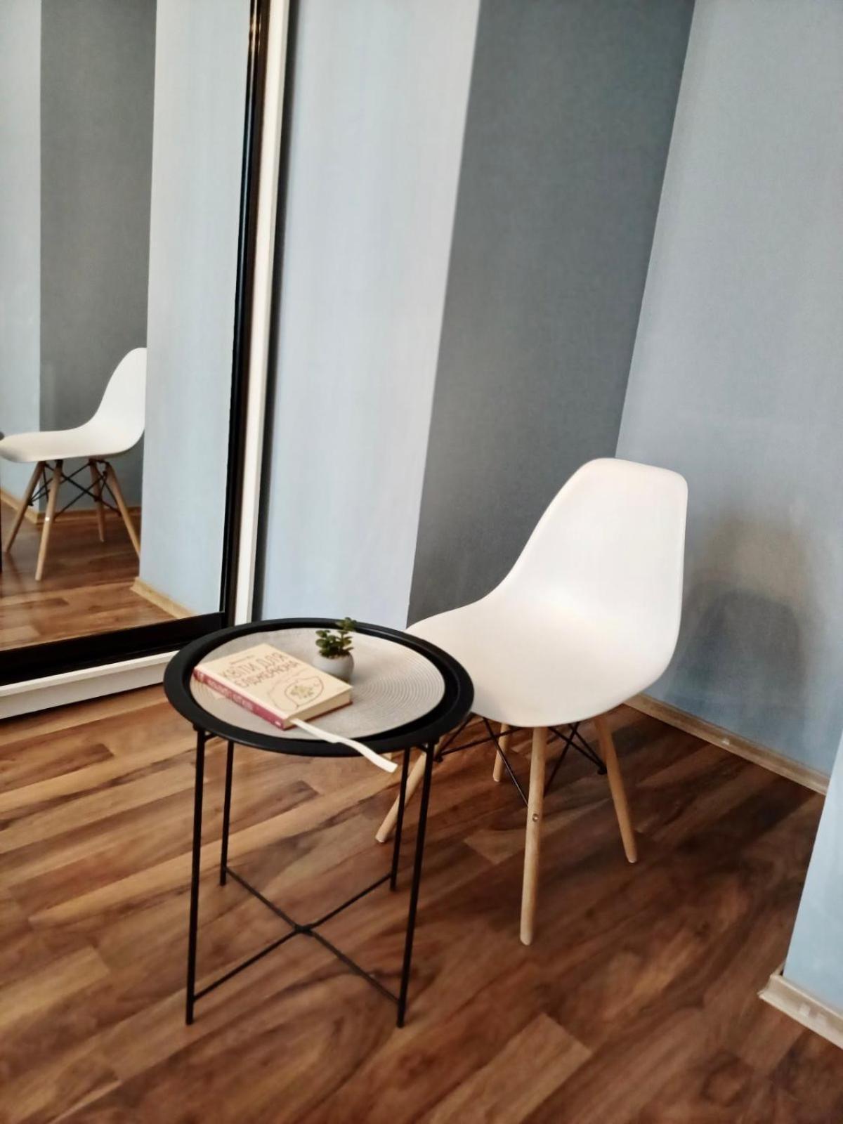Lux Apartments In The City Center With A Coffee Machine, View Of A Theater, Near Zlata Plaza Ρίβνε Εξωτερικό φωτογραφία